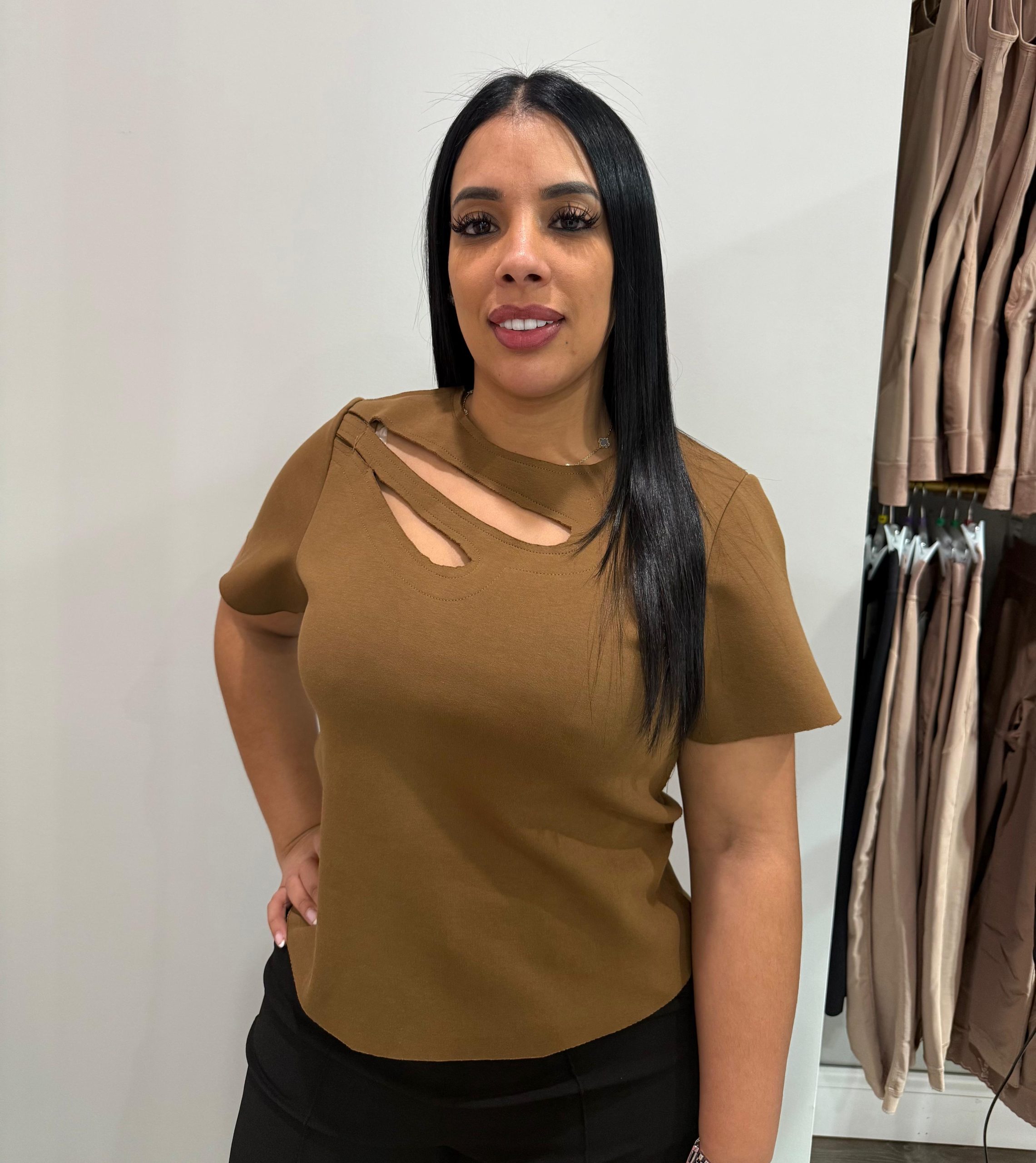 IMG-20251103-WA0024 Cut-out Shirt Stichless - Imagen 1